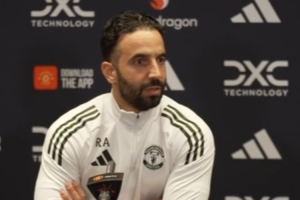 阿莫林：利桑德羅現(xiàn)在還不能上場 人員調(diào)整不會改變球隊的理念