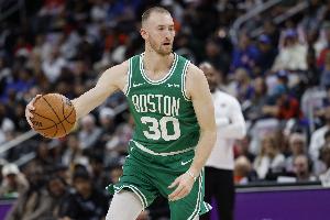 頂級(jí)射手！豪澤首節(jié)三分球6中5獨(dú)得15分1籃板