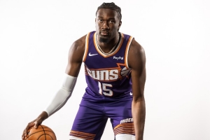 馬威：隨時(shí)做好上場(chǎng)準(zhǔn)備 防守要全神貫注選擇合理進(jìn)攻方式