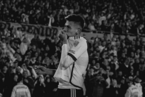 奧萊報(bào)：滕哈赫突然下課后，埃切維里在勒沃庫(kù)森逐漸被邊緣化