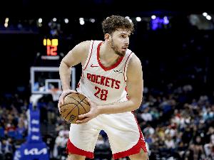 穩(wěn)中求勝！申京8中6砍下18分8板9助2斷2帽 正負(fù)值+24冠絕全場(chǎng)！