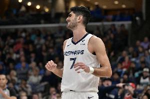 攻防表現(xiàn)真穩(wěn)定！阿爾達(dá)馬12中6&三分5中2貢獻(xiàn)14分10板5助3斷