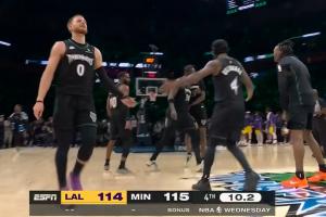 還剩10秒！蘭德爾強勢上籃！森林狼反超湖人1分！