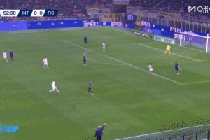 巴斯托尼長傳，勞塔羅禁區(qū)內回做，迪馬爾科低射稍稍偏出