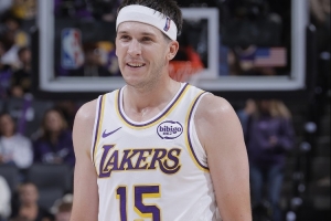 里夫斯生涯第三次在剩余2秒內(nèi)投進制勝球 去年圣誕大戰(zhàn)曾絕殺勇士