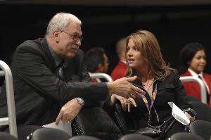 禪師：擔(dān)任尼克斯總裁之后 迫于聯(lián)盟的壓力取消了珍妮的訂婚