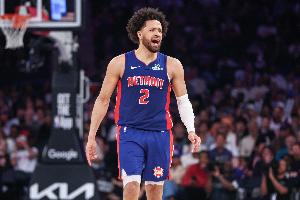 CC單場(chǎng)30分5板10助3斷3帽 上一位做到這點(diǎn)的東部球員是09年詹姆斯