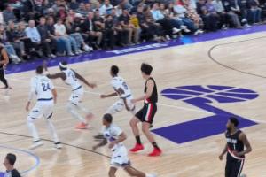 硬起來！楊瀚森剛上場被凱斯勒打2+0 回過頭馬上隔人放籃回應(yīng)！