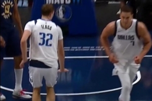 嘲諷拉滿！弗拉格強(qiáng)吃三屆扣籃王麥克朗 進(jìn)球后擺出Too Small