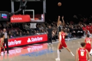 有附加動(dòng)作！小邁克爾-波特三分顏射波津 但腳踢到后者被裁判無視