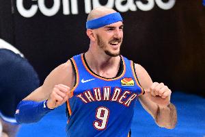 作用不在得分！卡魯索5中0未得分拿2板2助3斷 正負(fù)值+11