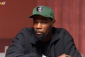 開過(guò)小號(hào)噴網(wǎng)友嗎？KD：開過(guò)！為啥？KD：不想讓人發(fā)現(xiàn)