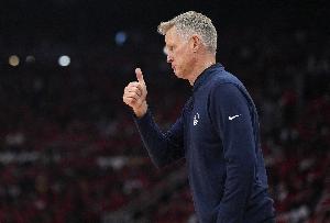 科爾：過去幾年當(dāng)對(duì)面球星缺陣時(shí) 我們的戰(zhàn)績大概是0勝12負(fù)