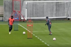 傷員回歸！德天空：阿方索-戴維斯已重返球場(chǎng)進(jìn)行有球訓(xùn)練