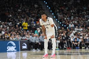 大比分領(lǐng)先又被追上？卡斯?fàn)枺汉芨吲d能展現(xiàn)出我們的堅韌和頑強