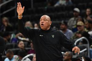 媒體人：對(duì)老里執(zhí)教水平得重新定義了 雄鹿讓東部競(jìng)爭(zhēng)更有意思