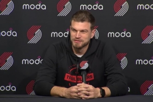 斯普利特：我們會堅(jiān)持高強(qiáng)度防守壓迫 通過戰(zhàn)術(shù)放大球員的侵略性