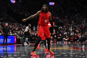 楊?。毫_威在瀚森的輪轉(zhuǎn)時(shí)間占了他時(shí)間 這不叫占 就是殘酷的競(jìng)爭(zhēng)