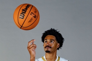 外線(xiàn)開(kāi)火！普爾半場(chǎng)三分8中4砍全隊(duì)最高14分 但正負(fù)值-13并列最低