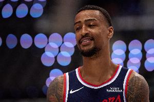 你也是大腿？約翰-科林斯10中6&三分3中1貢獻(xiàn)14分3籃板