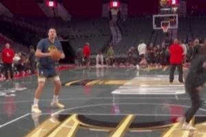 楊瀚森與偶像同框！開拓者記者Casey曬賽前熱身視頻：老將/新秀