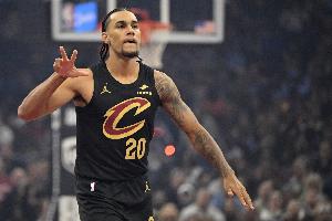 打得不錯！杰倫-泰森14中7&4記三分拿下18分4板4助3帽