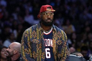 和詹姆斯聊過退役？安東尼：還沒有 這是一個非常敏感的時期