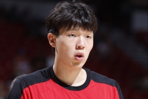 媒體人：楊瀚森得自己夠硬 目前確實(shí)沒達(dá)到標(biāo)準(zhǔn) 但賽季是漫長的