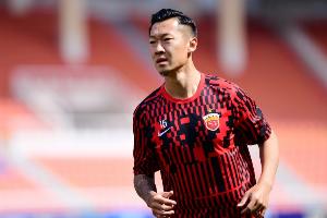 徐新完成中國(guó)俱樂(lè)部各項(xiàng)職業(yè)賽事出戰(zhàn)200場(chǎng)，共打入7球