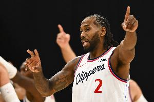 外線找到手感！小卡第三節(jié)三分4中3砍下12分2籃板！