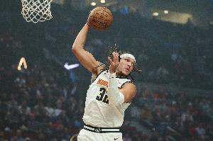 致命犯規(guī)！阿隆-戈登11中5&罰球4中4拿到14分5板 三分2中0