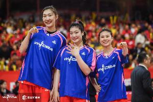 金元女籃謝幕！本賽季國(guó)手年薪大幅下滑至200萬(wàn)元以下