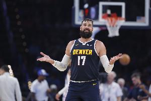 替補表現(xiàn)挺好！瓦蘭丘納斯8中4得到10分3板1助1帽