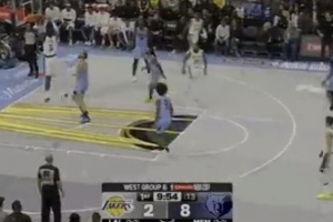 籃下空了！艾頓順下接斯瑪特傳球輕松空接扣籃