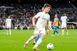 記者：居萊爾今日訓練狀態(tài)出色，他無疑會在對陣利物浦時首發(fā)