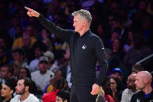 你也知道？科爾：我們攻防缺乏執(zhí)行力&犯規(guī)失誤連連 我們不配贏