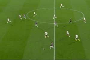 拼！槍手兩球領(lǐng)先補(bǔ)時(shí)全員狂奔回防，塔帥稱贊：10名球員沖刺80米