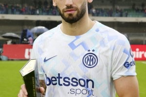 送出精彩助攻！官方：恰爾汗奧盧當選國米2-1維羅納全場最佳