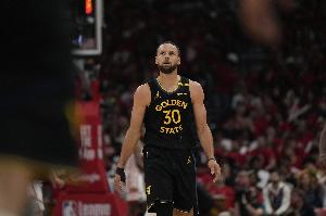 庫里：我需要更果斷&有侵略性 不投籃也要組織好隊友