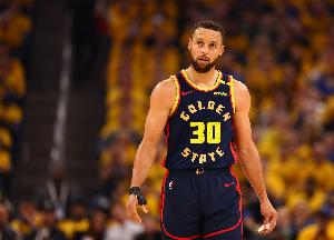 喝假酒？庫(kù)里投籃迷失+失誤爆炸 23投僅得24分+5失誤 正負(fù)值-21！