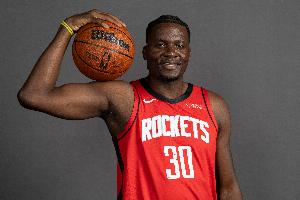 兢兢業(yè)業(yè)！卡佩拉18分鐘3中1拿到4分10板1斷1帽 正負(fù)值+8