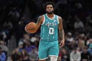 殺傷頻頻！邁爾斯-布里奇斯半場(chǎng)8中3拿到14分3助 罰球6中6