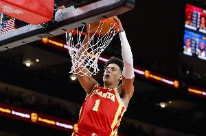 全能戰(zhàn)士！杰倫-約翰遜上半場8投5中砍下11分10籃板4助攻