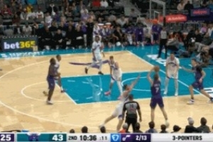 根本停不下來！克尼佩爾晃飛防守再中三分 個(gè)人15分&黃蜂領(lǐng)先20+