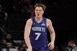 克尼佩爾：過去兩場(chǎng)我有點(diǎn)過于執(zhí)著三分了 想重新找回突破的節(jié)奏