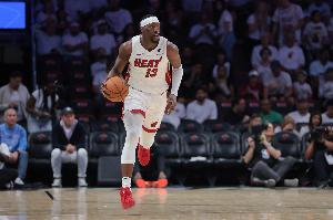 出手不多！阿德巴約上半場(chǎng)3投2中&4罰4中得到9分6板2助2斷