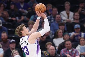 無人幫！馬爾卡寧28中12&三分10中3空砍全隊最高29分 另有7板3助