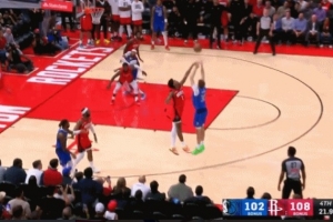 遮天蔽日！弗拉格絕境三分遭阿門迎面大帽 伊森反擊扣籃帶走比賽