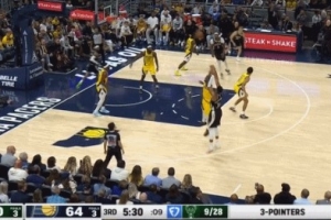 抬手就有！字母哥首次出手三分隨即命中 幫助雄鹿保持領(lǐng)先