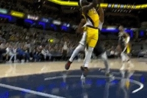 不手軟！西亞卡姆強(qiáng)攻老隊(duì)友特納 碾到籃下打進(jìn)還有加罰